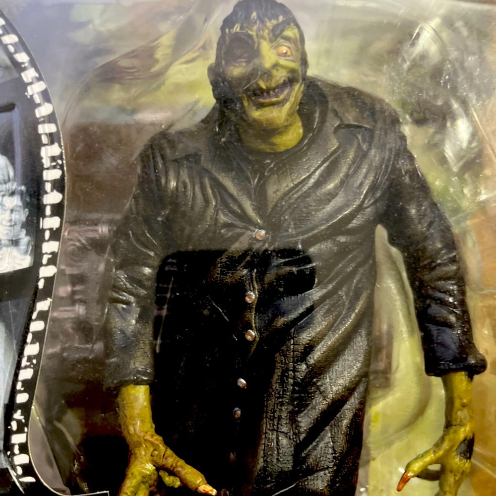 New Mezco: Silent Screamers Reel Masters - Dr. Jekyll and Mr. Hyde Figure